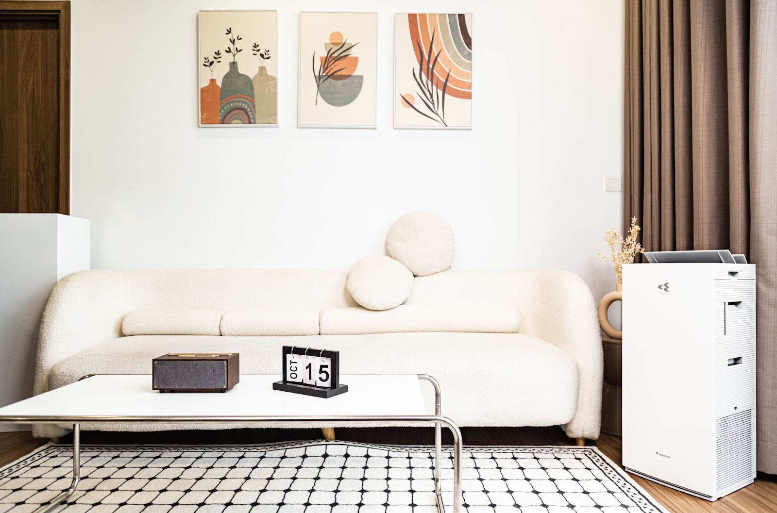 Vệ sinh máy lọc không khí Daikin 1 - 2 tháng/lần để tăng tuổi thọ của thiết bị.